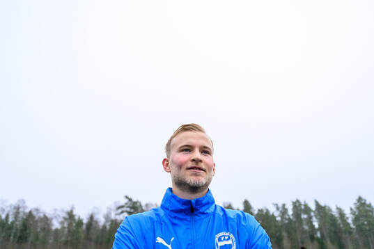 Johan Rapp blir intervjuad