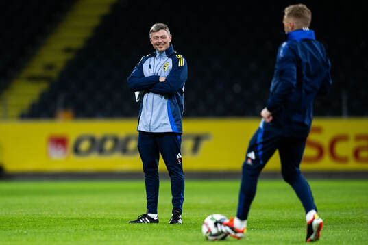 Head coach Jon Dahl Tomasson of the Swedish men's football