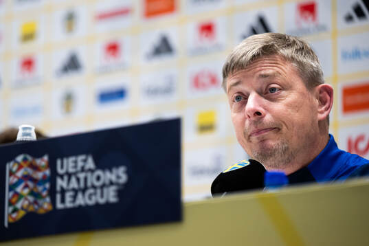 Head coach Jon Dahl Tomasson of the Swedish men's national