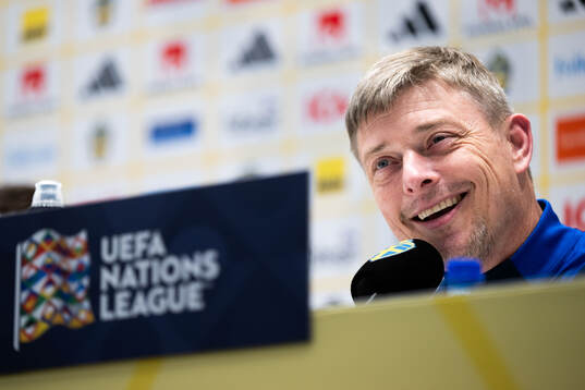 Head coach Jon Dahl Tomasson of the Swedish men's national