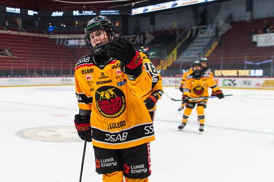 Luleås Petra Nieminen jublar
