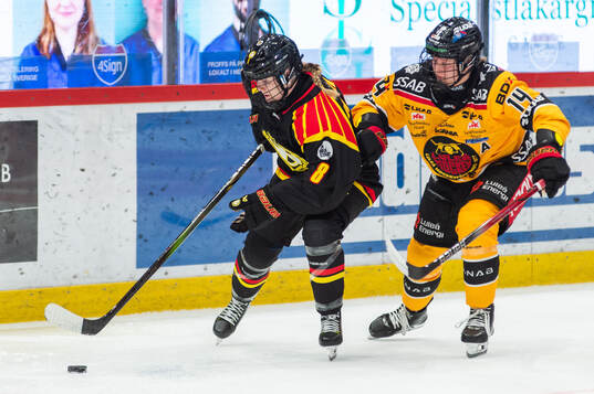 Brynäs Oona Koukkula och Luleås Wilma Sjölund