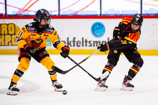 Luleås Akane Shiga och Brynäs Sara Cajanova