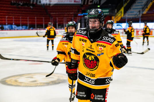 Luleås Petra Nieminen jublar