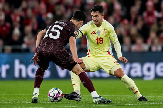 Christian Nørgaard of Denmark and Martin Zubimendi of Spain