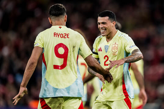 Ayoze Perez and Pedro Porro of Spain celebrating