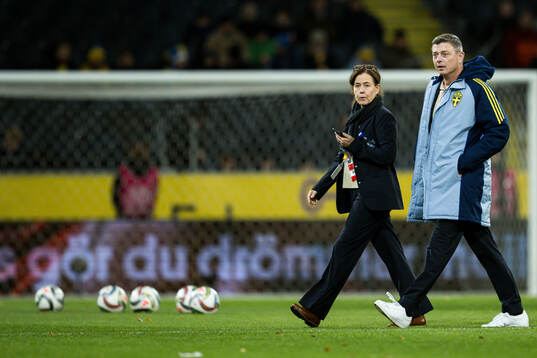 Media officer Petra Thorén and head coach Jon Dahl