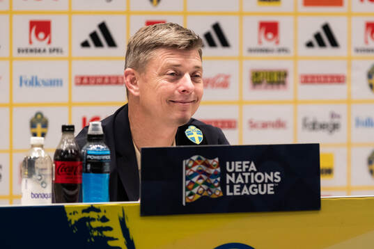 Head coach Jon Dahl Tomasson of Sweden