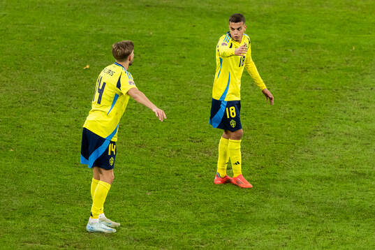 Anton Salétros and Yasin Ayari of Sweden