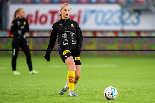 Mille Ivi Christensen of LSK Kvinner warms up