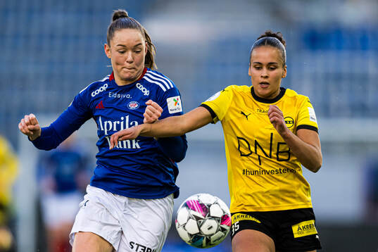 Janni Thomsen of Vålerenga and Emma Lindiwe Reshane of LSK
