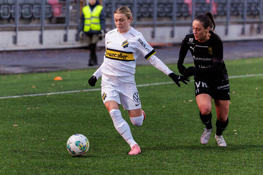 AIKs Beata Olsson och Umeås Alma Nygren