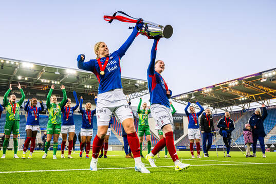 Elise Hove Thorsnes and Linn Victoria Vickius of Vålerenga