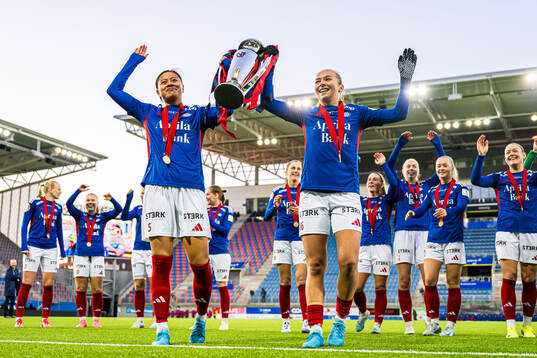 Ylinn Tennebø and Ronja Foss Arnesen of Vålerenga