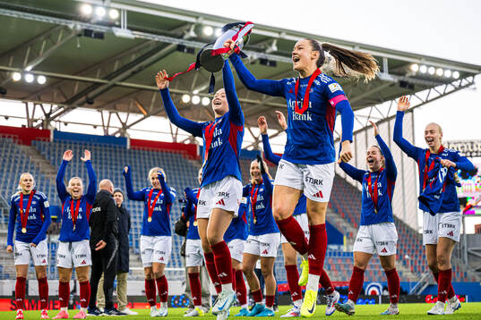 Tomine Enger and Janni Thomsen of Vålerenga celebrates