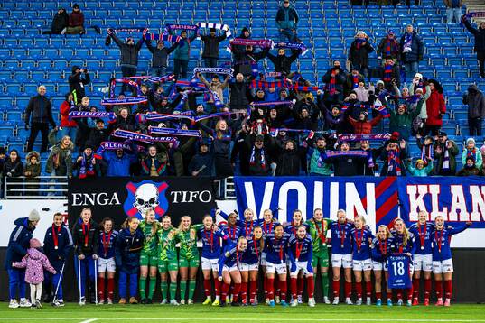 Players of Vålerenga celebrates with the trophy