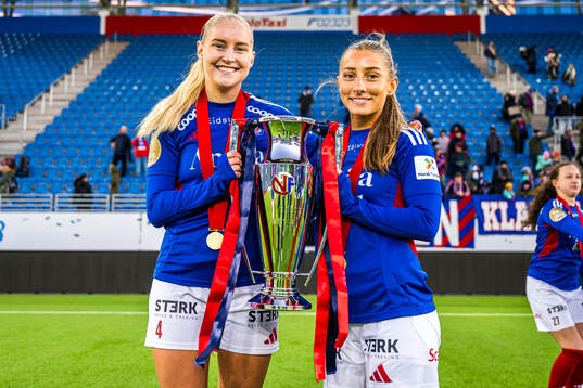 Iselin Sandnes Olsen and Tilde Lindwall of Vålerenga