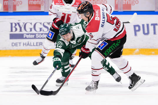 Färjestads Joel Kellman och Örebros Gustav Backström