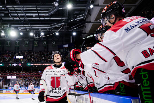 Örebros Patrik Puistola jublar