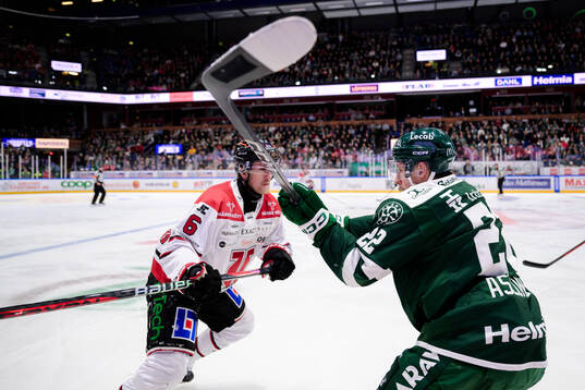 Örebros Filip Berglund och Färjestads Per Åslund