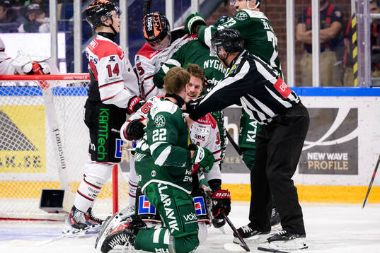 Färjestads Per Åslund och Örebros Emil Larsson