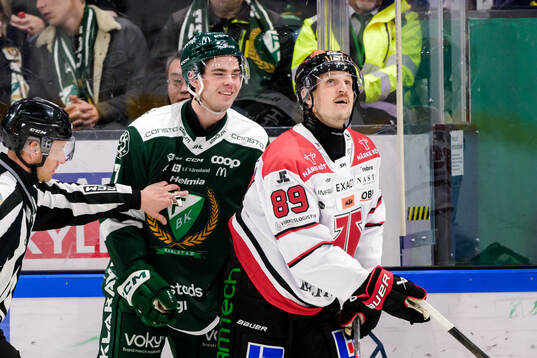 Färjestads Viktor Lodin och Örebros Patrik Karlkvist