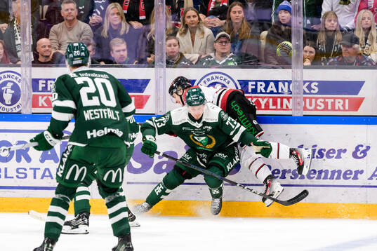 Färjestads Adam Ollas Mattsson och Örebros Liam Danielsson