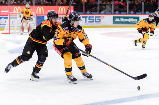 Brynäs Bobby Trivigno och Luleås Jonas Berglund