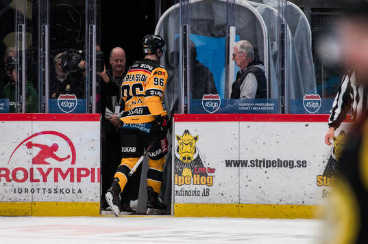 Luleås Pontus Andreasson lämnar planen