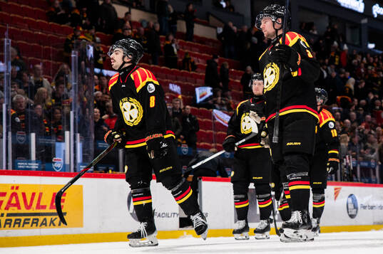 Brynäs Bobby Trivigno och Christian Djoos deppar