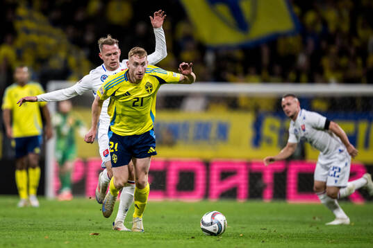 Ondrej Duda of Slovakia and Dejan Kulusevski of Sweden
