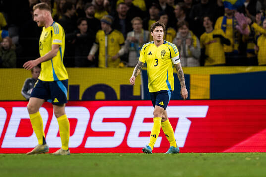 Dejan Kulusevski and Victor Nilsson Lindelöf of Sweden