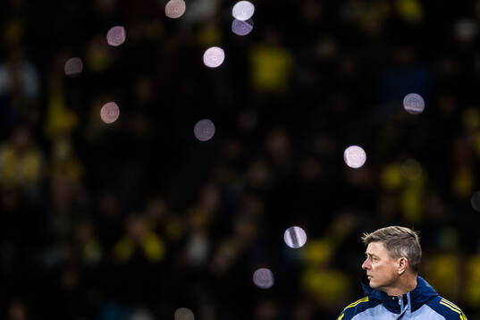 Head coach Jon Dahl Tomasson of Sweden