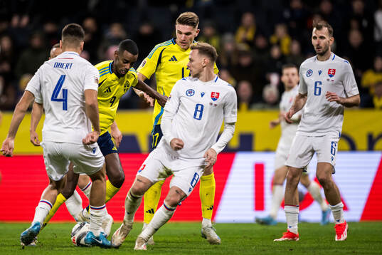 Alexander Isak and Viktor Gyökeres of Sweden