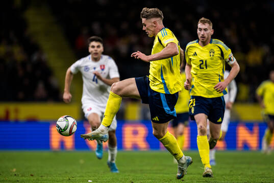 Viktor Gyökeres and Dejan Kulusevski of Sweden