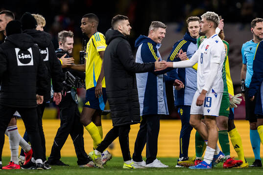 Alexander Isak and head coach Jon Dahl Tomasson of Sweden