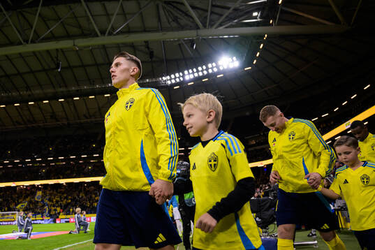 Viktor Gyökeres and Dejan Kulusevski of Sweden enter the