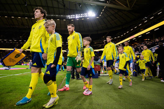 Victor Nilsson Lindelöf, goalkeeper Viktor Johansson,