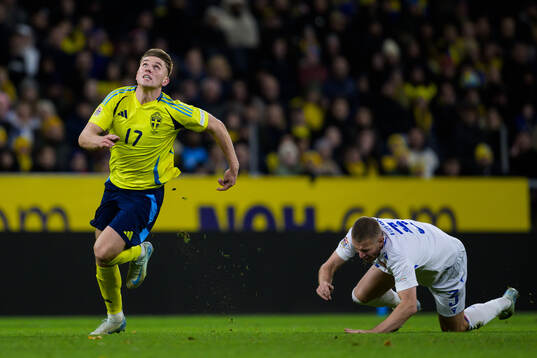 Viktor Gyökeres of Sweden and Denis Vavro of Slovakia