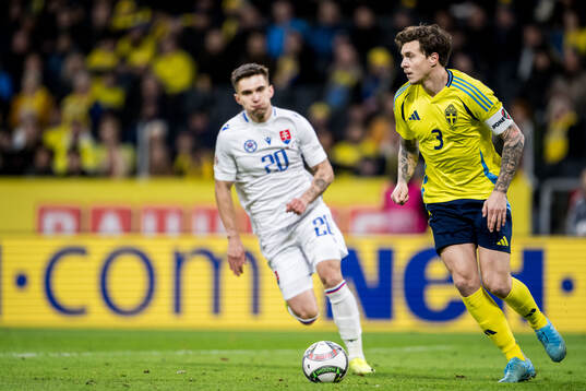 David Duris of Slovakia and Victor Nilsson Lindelöf of