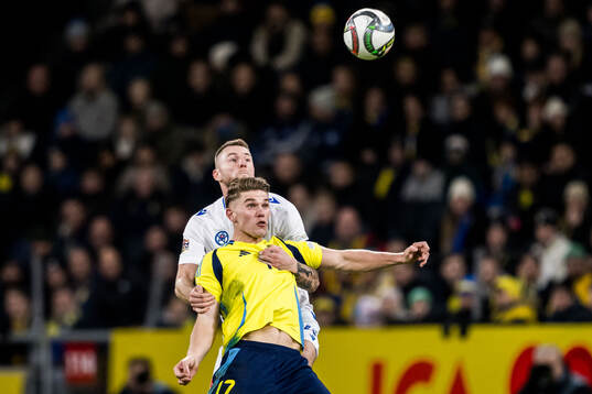 Viktor Gyökeres of Sweden and Milan Skriniar of Slovakia