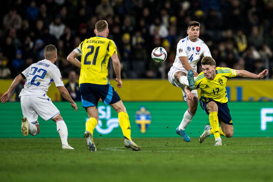 Adam Obert of Slovakia and Viktor Gyökeres of Sweden