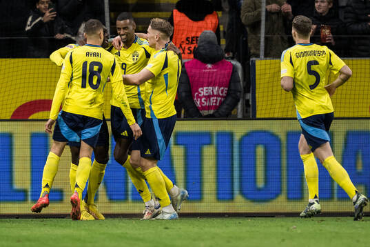 Alexander Isak and Viktor Gyökeres of Sweden celebrate 2-1
