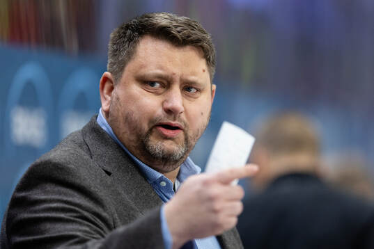 Modos tränare Mattias Karlin