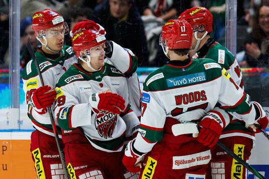 Modos Mikkel Aagaard jublar
