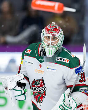 Modos målvakt Olle Eriksson Ek jublar
