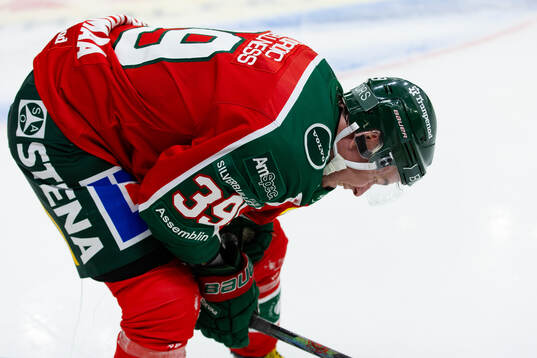 Frölundas Mikael Ruohomaa har ont