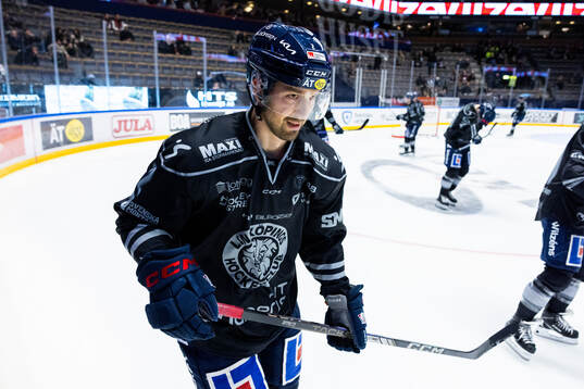Linköpings Rasmus Rissanen på uppvärmningen