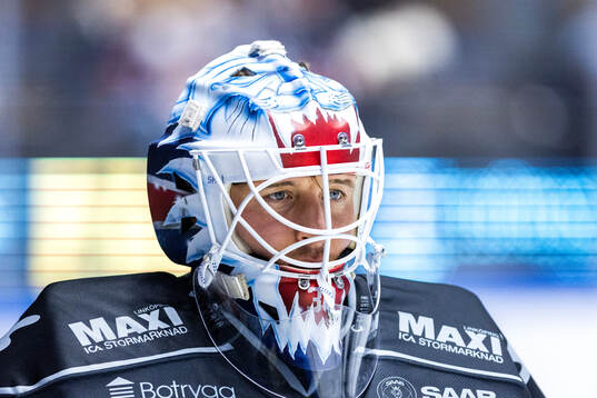 Linköpings målvakt Christian Heljanko på uppvärmningen