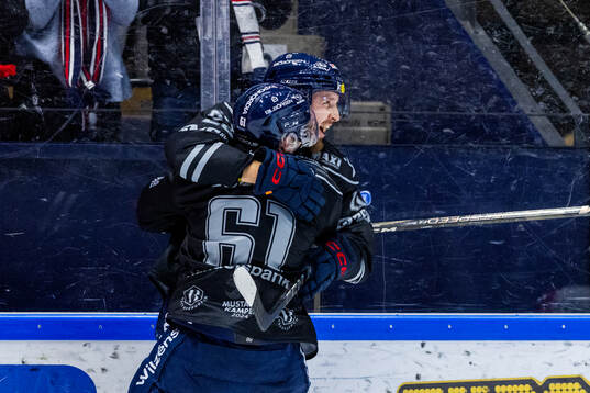 Linköpings Robin Kovacs jublar